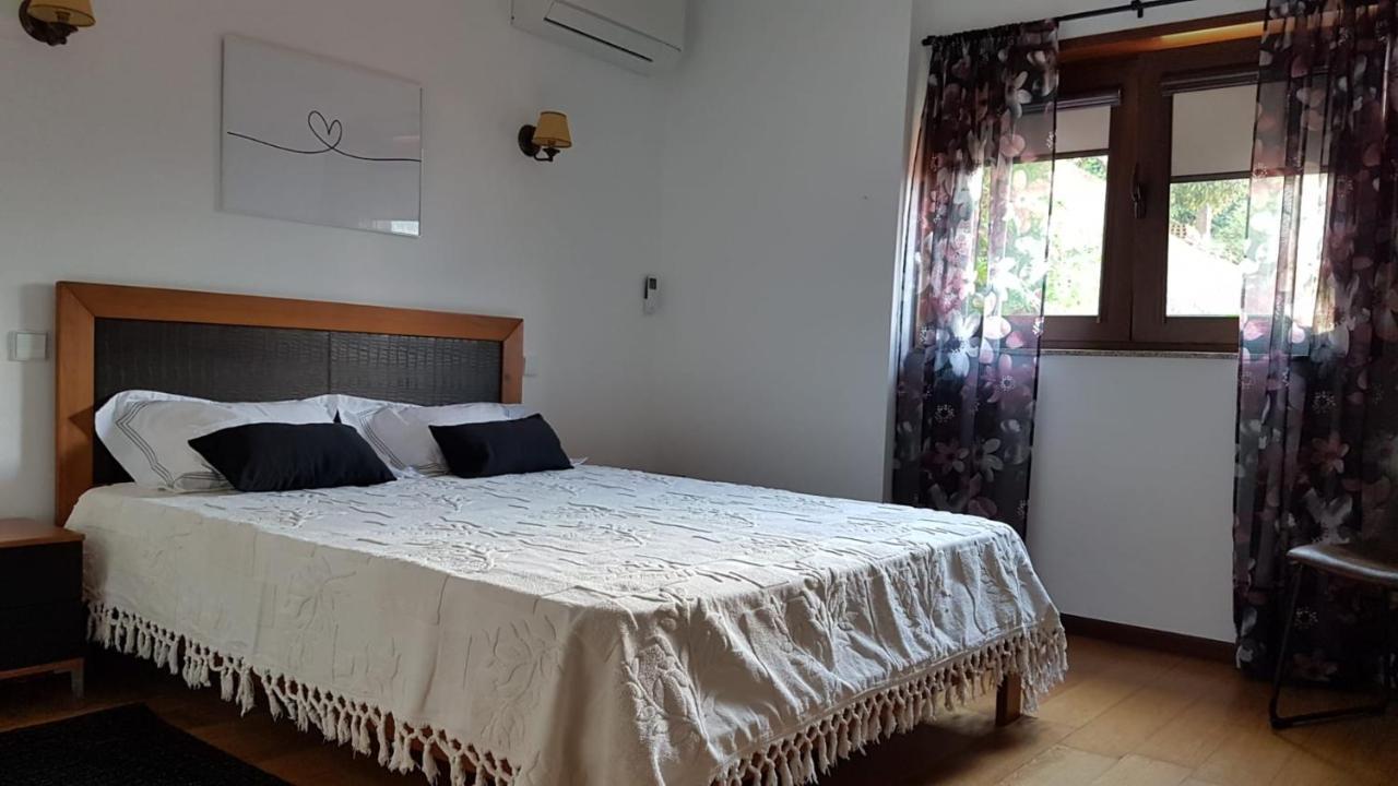 Sobreiro Apartamentos Rio Caldo Bagian luar foto
