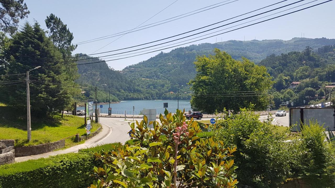 Sobreiro Apartamentos Rio Caldo Bagian luar foto