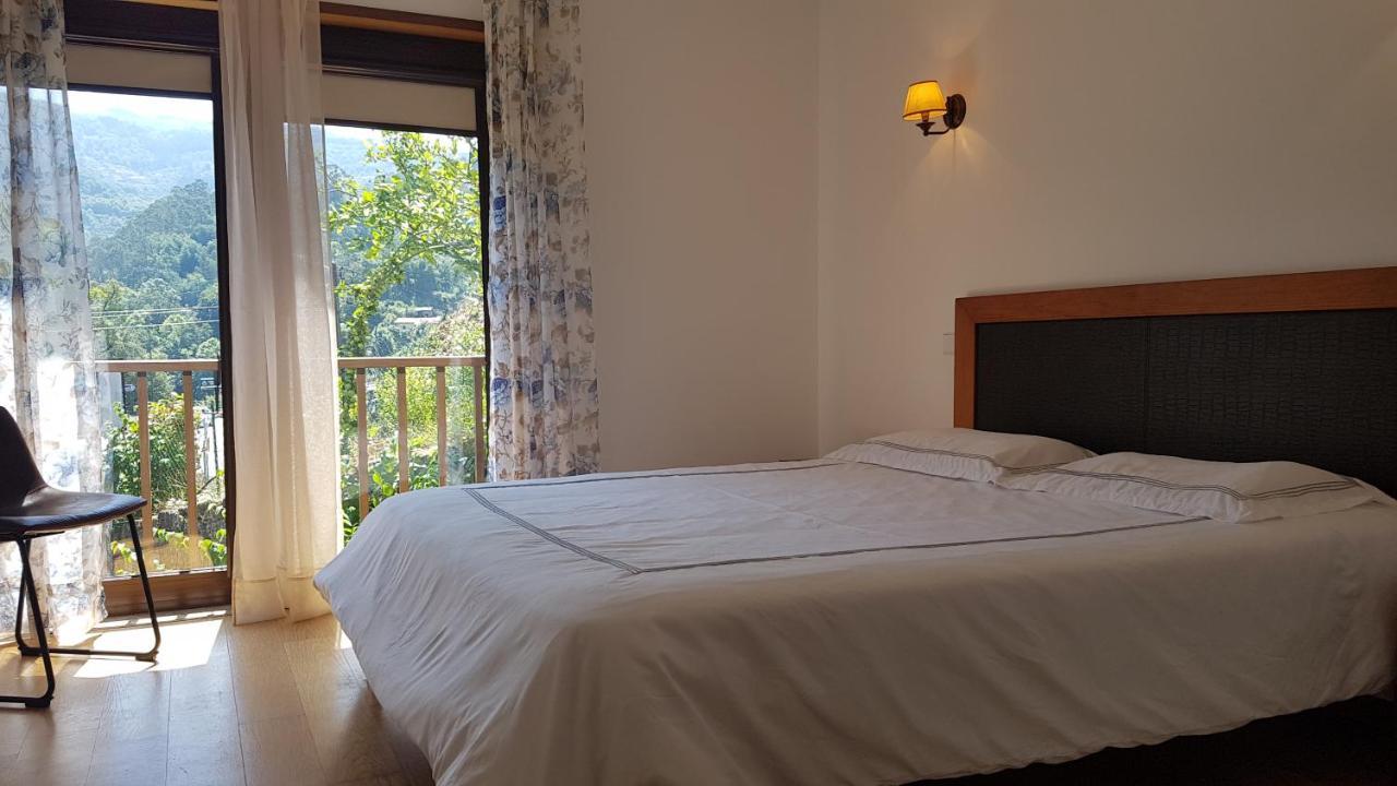 Sobreiro Apartamentos Rio Caldo Bagian luar foto